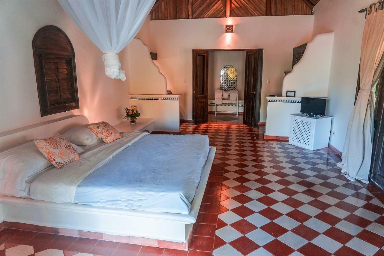 Hotel Costa Las Ballenas ลาสแตร์เรนาส ภายนอก รูปภาพ